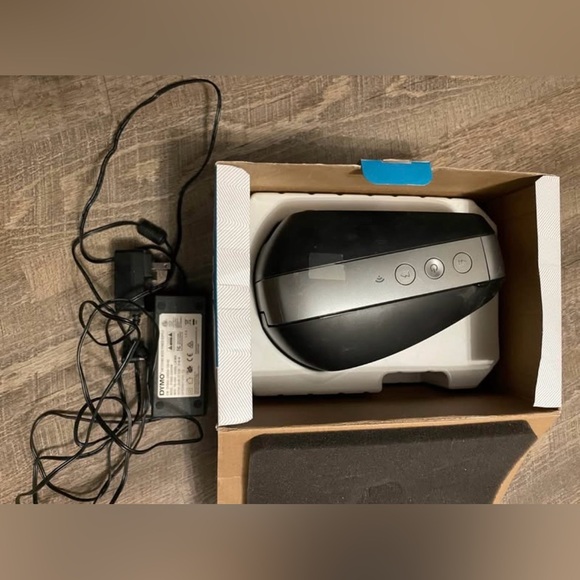 Dymo LabelWriter Wireless Printer with Labels - Picture 6 of 10